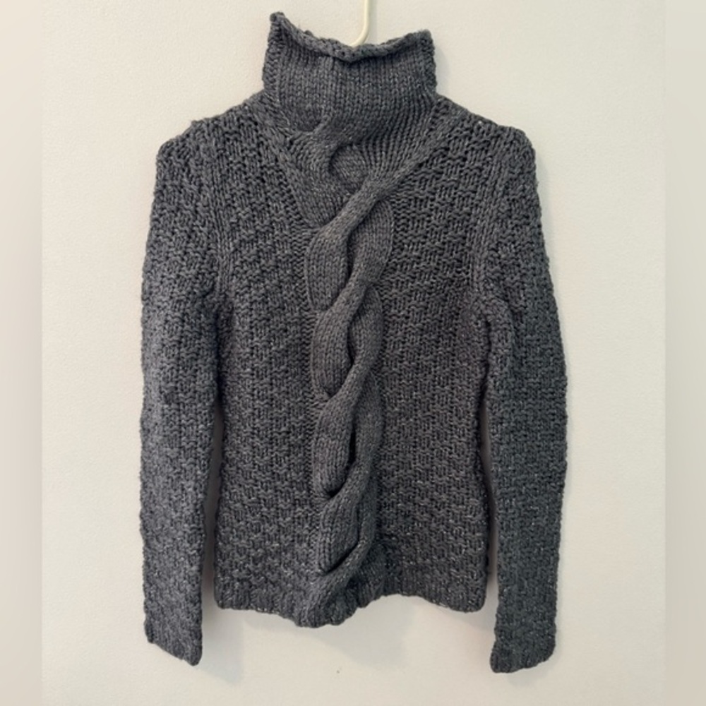 Moda International Chunky Cable Knit Turtleneck Sweater in Gray, Size Small